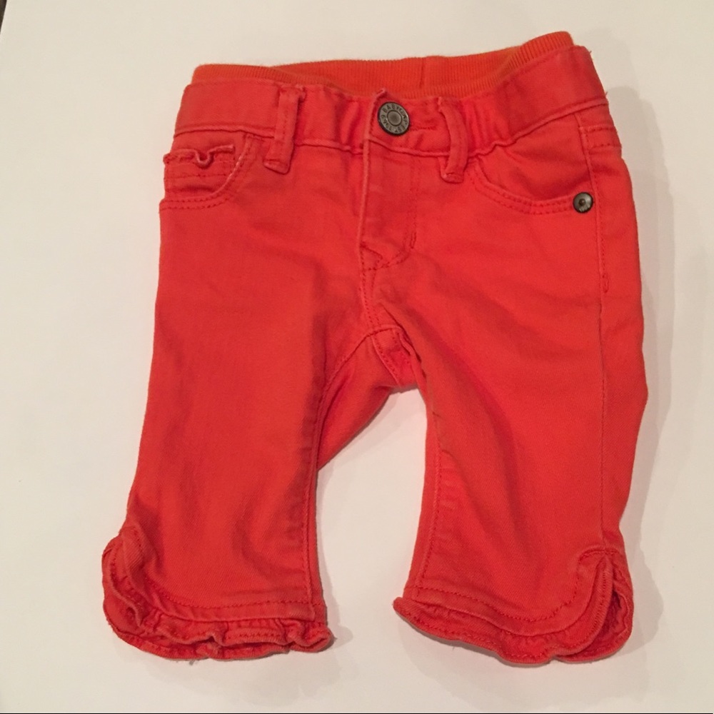 Gap ruffle capris 3-6 month💕